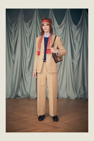 Look 44